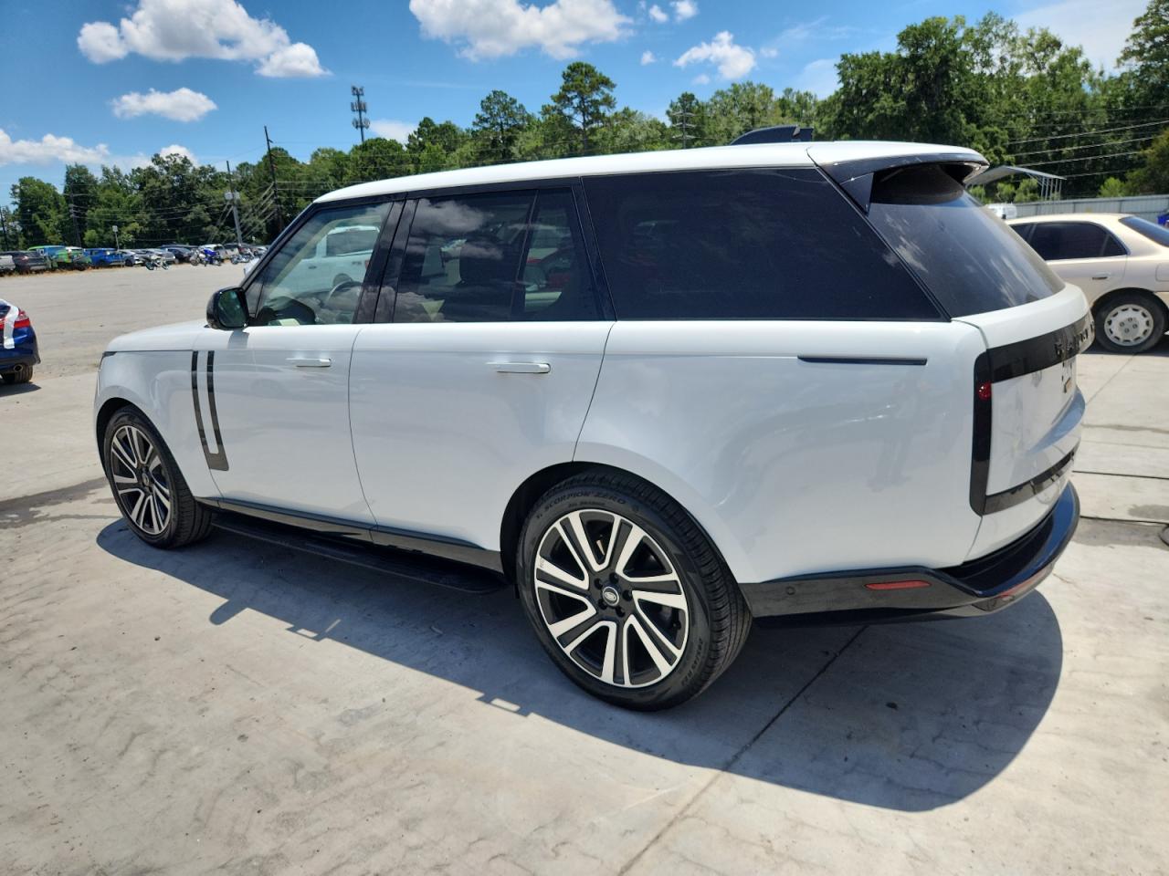 Автомобиль LAND ROVER RANGE ROVER SE 2023 | GrandCar Автомобиль LAND ROVER RANGE ROVER SE 2023 | GrandCar