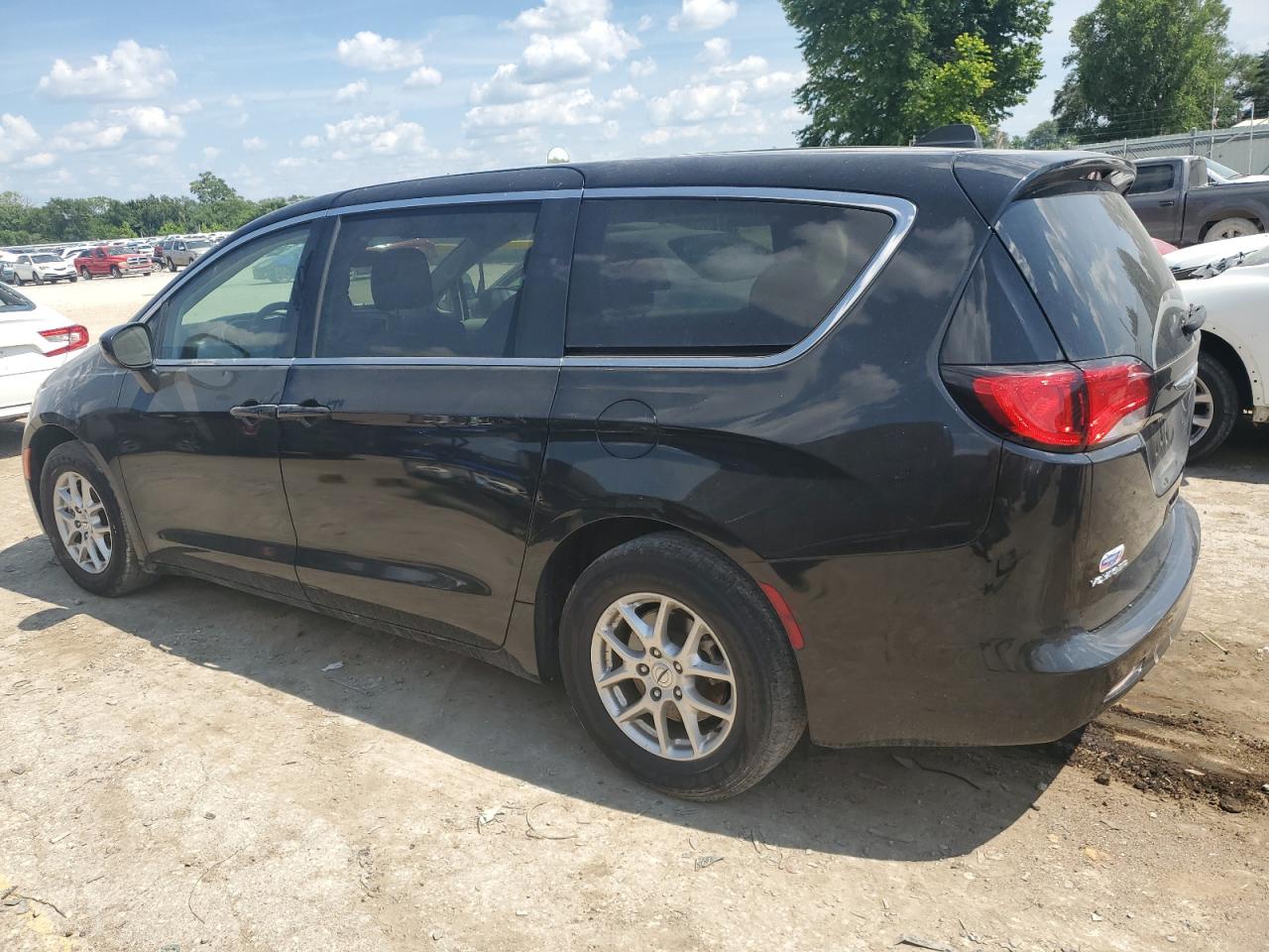 Автомобиль CHRYSLER VOYAGER LX 2023 | GrandCar Автомобиль CHRYSLER VOYAGER LX 2023 | GrandCar