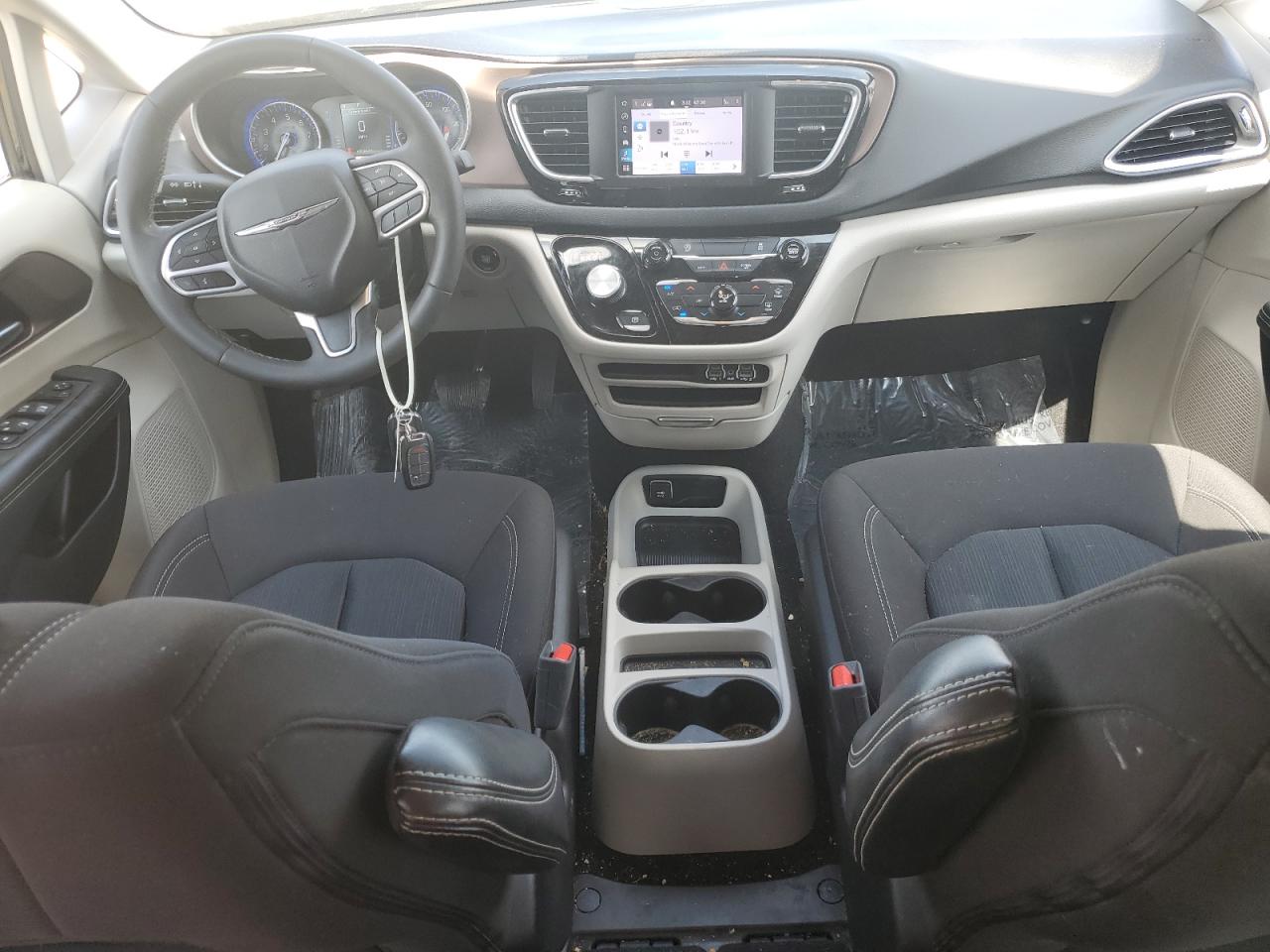 Автомобиль CHRYSLER VOYAGER LX 2023 | GrandCar Автомобиль CHRYSLER VOYAGER LX 2023 | GrandCar