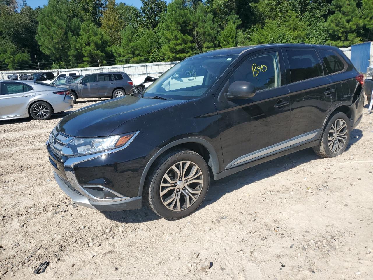 Автомобиль MITSUBISHI OUTLANDER ES 2017 | GrandCar