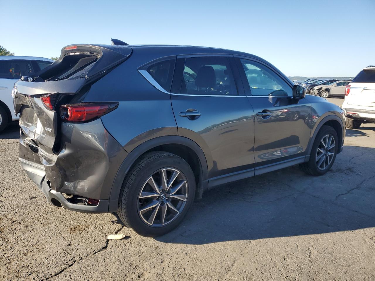 Автомобиль MAZDA CX-5 GRAND TOURING 2018 | GrandCar Автомобиль MAZDA CX-5 GRAND TOURING 2018 | GrandCar
