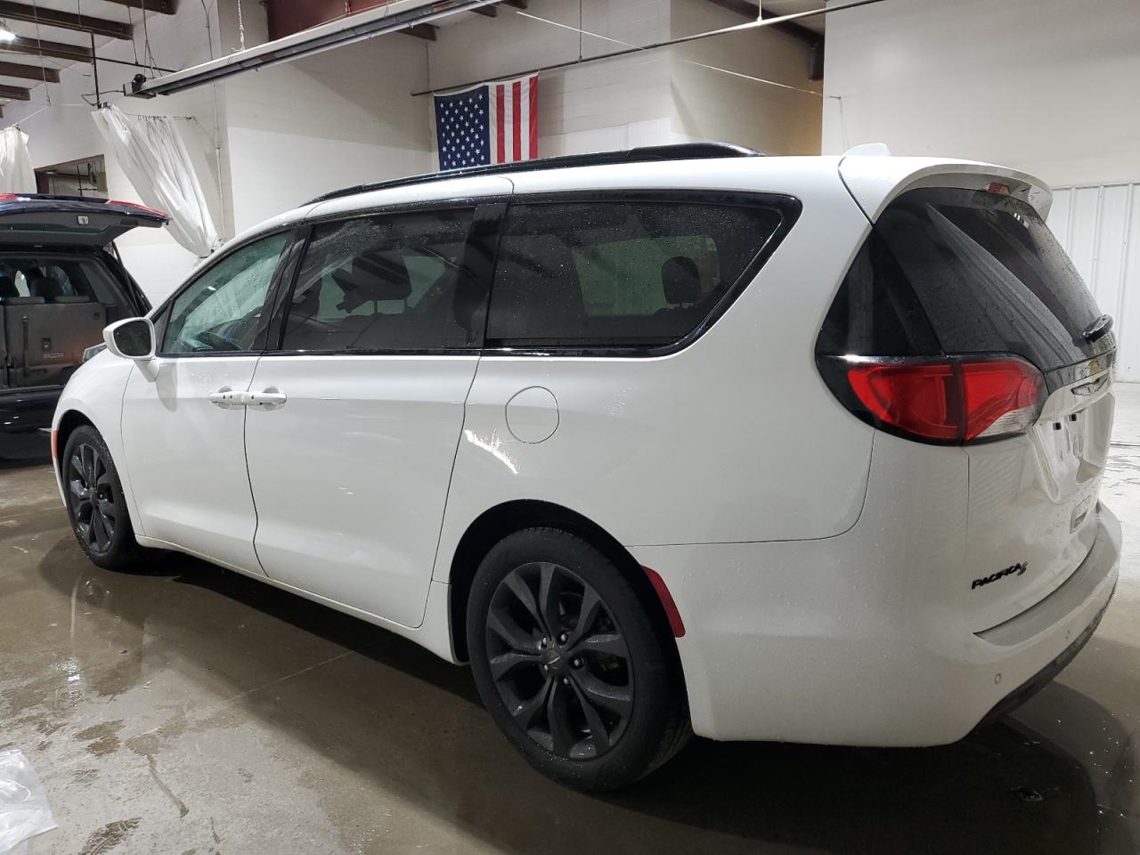 Автомобіль CHRYSLER PACIFICA TOURING PLUS 2019 | GrandCar Автомобіль CHRYSLER PACIFICA TOURING PLUS 2019 | GrandCar
