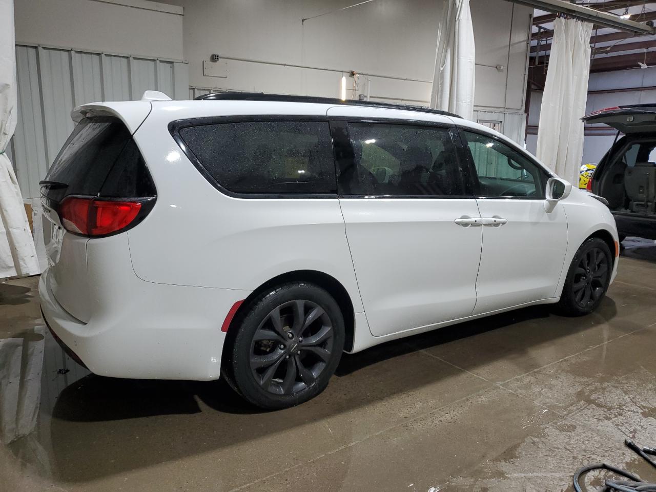 Автомобіль CHRYSLER PACIFICA TOURING PLUS 2019 | GrandCar Автомобіль CHRYSLER PACIFICA TOURING PLUS 2019 | GrandCar