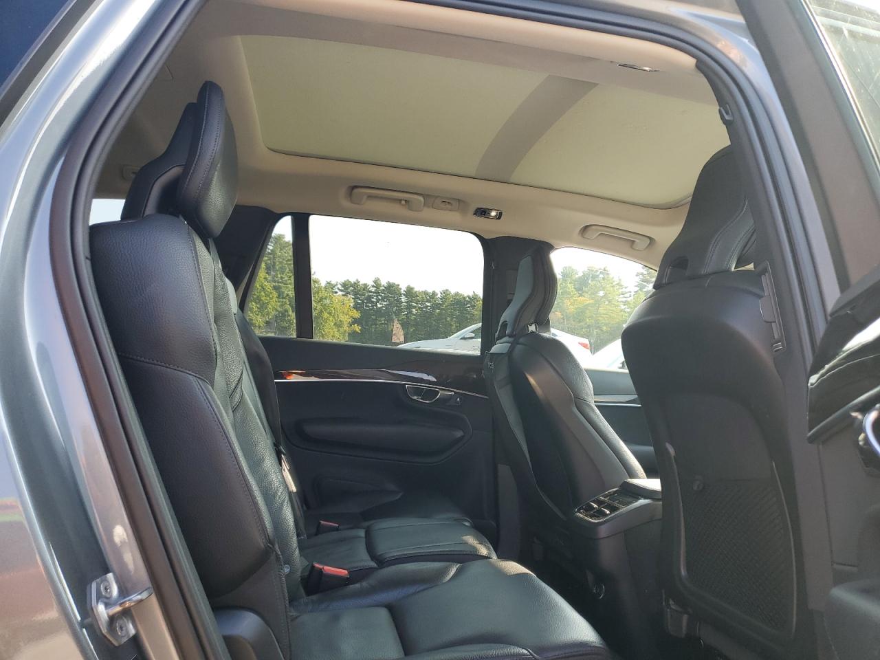 Автомобиль VOLVO XC90 T6 MOMENTUM 2019 | GrandCar Автомобиль VOLVO XC90 T6 MOMENTUM 2019 | GrandCar