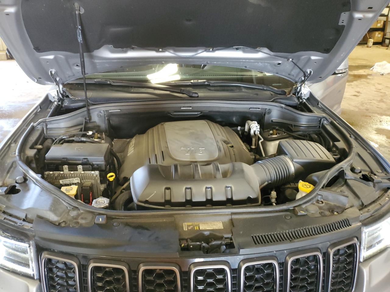 Автомобиль JEEP GRAND CHEROKEE OVERLAND 2020 | GrandCar Автомобиль JEEP GRAND CHEROKEE OVERLAND 2020 | GrandCar