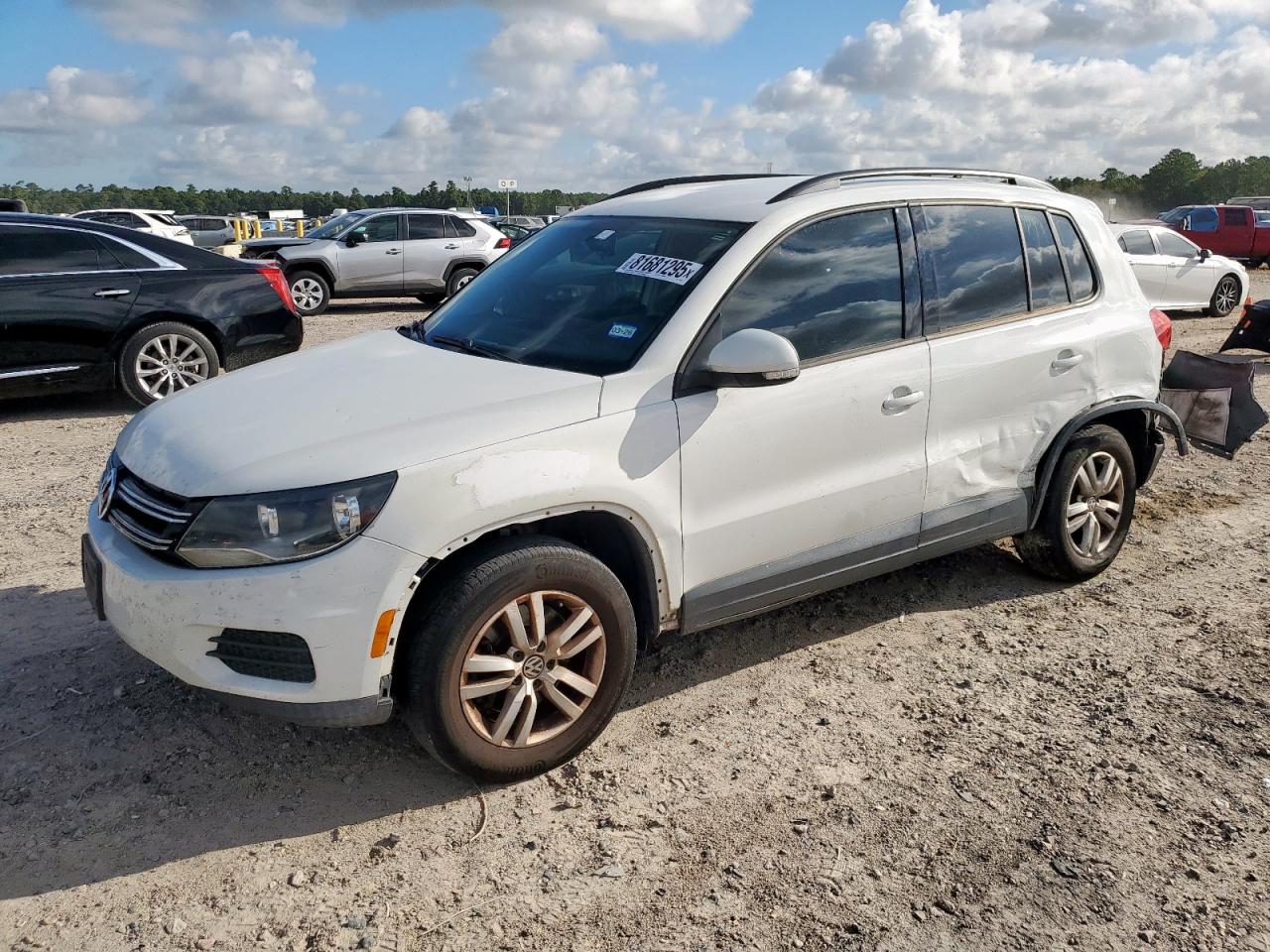 Автомобиль VOLKSWAGEN TIGUAN S 2015 | GrandCar