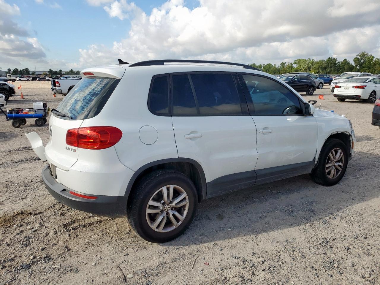 Автомобиль VOLKSWAGEN TIGUAN S 2015 | GrandCar Автомобиль VOLKSWAGEN TIGUAN S 2015 | GrandCar