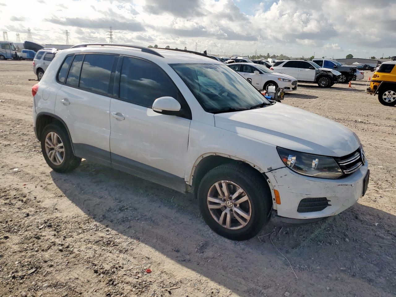 Автомобиль VOLKSWAGEN TIGUAN S 2015 | GrandCar Автомобиль VOLKSWAGEN TIGUAN S 2015 | GrandCar
