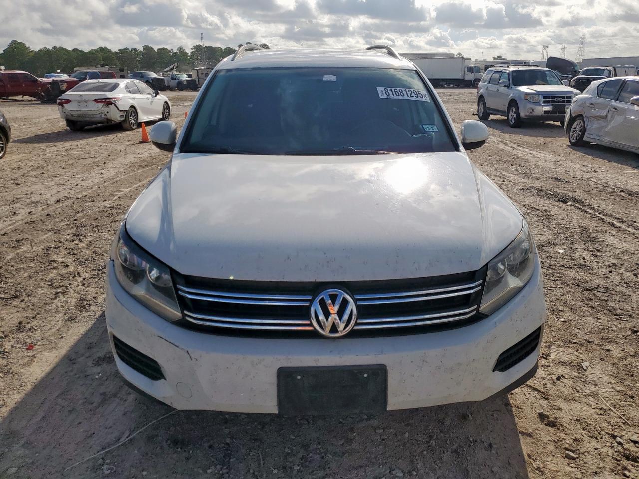 Автомобиль VOLKSWAGEN TIGUAN S 2015 | GrandCar Автомобиль VOLKSWAGEN TIGUAN S 2015 | GrandCar