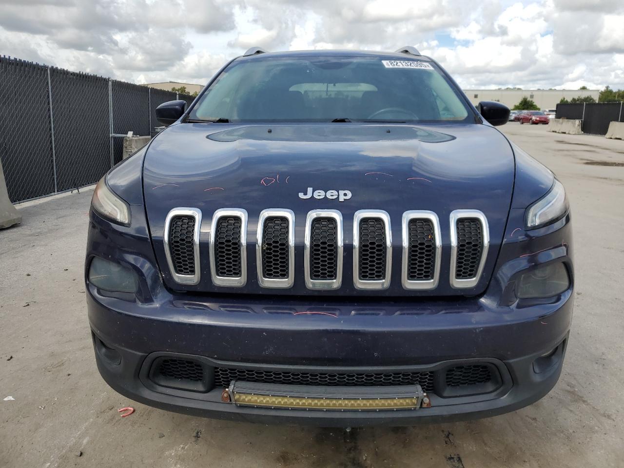Автомобіль JEEP CHEROKEE LATITUDE 2015 | GrandCar Автомобіль JEEP CHEROKEE LATITUDE 2015 | GrandCar