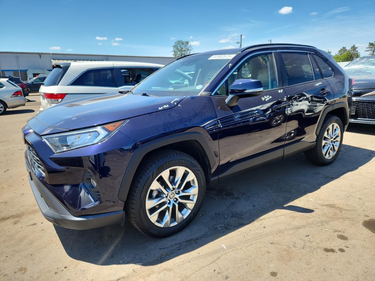 Автомобиль TOYOTA RAV4 XLE PREMIUM 2021 | GrandCar