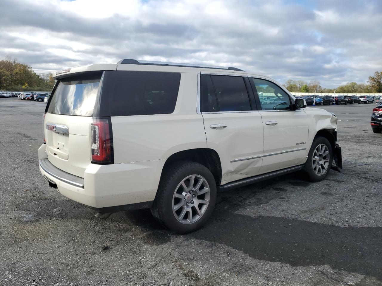 Автомобиль GMC YUKON DENALI 2015 | GrandCar Автомобиль GMC YUKON DENALI 2015 | GrandCar