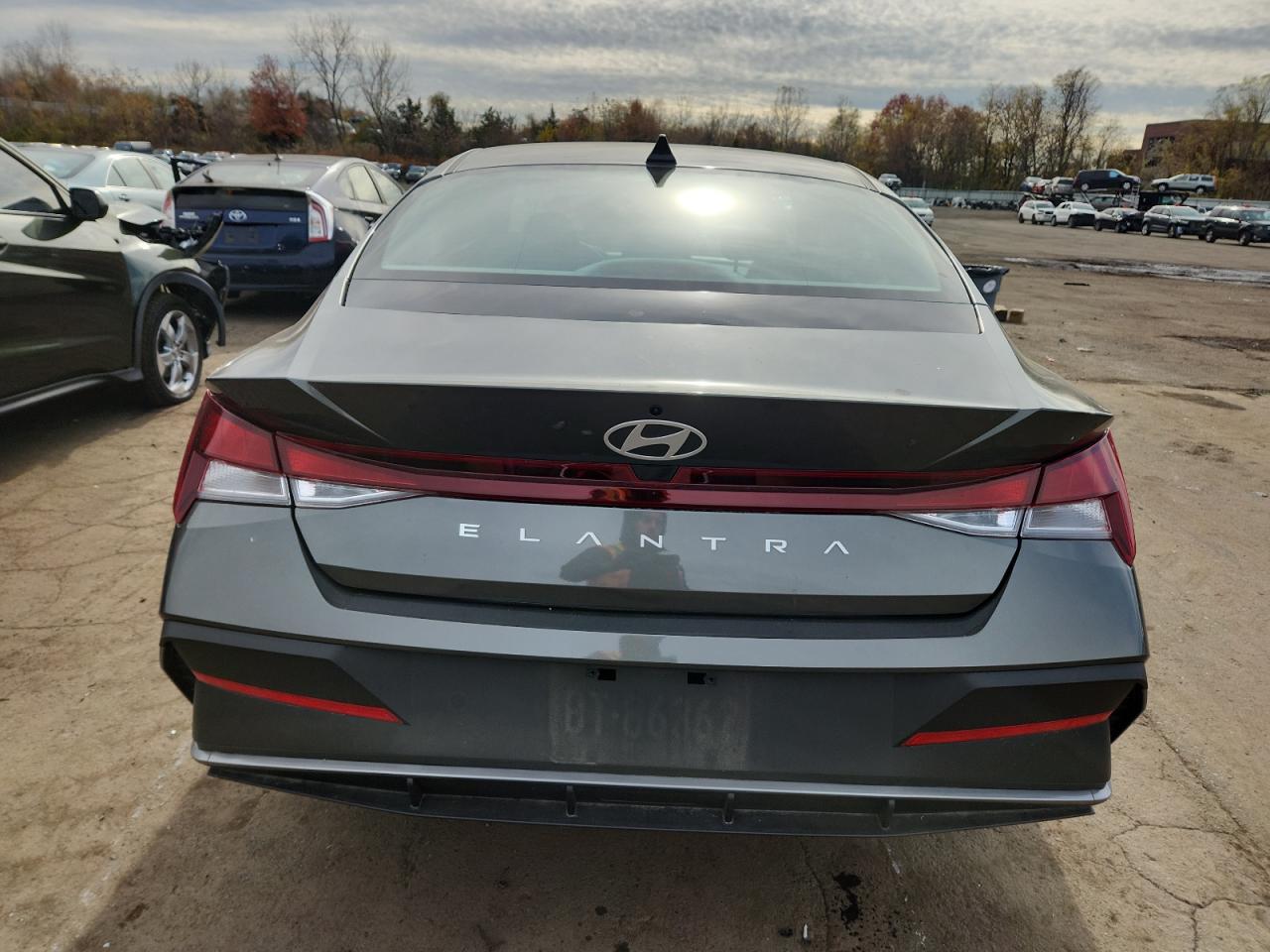 Автомобиль HYUNDAI ELANTRA SE 2025 | GrandCar Автомобиль HYUNDAI ELANTRA SE 2025 | GrandCar
