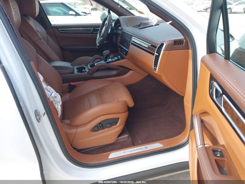 Автомобиль PORSCHE CAYENNE S/S PLATINUM EDITION 2022 | GrandCar Автомобиль PORSCHE CAYENNE S/S PLATINUM EDITION 2022 | GrandCar