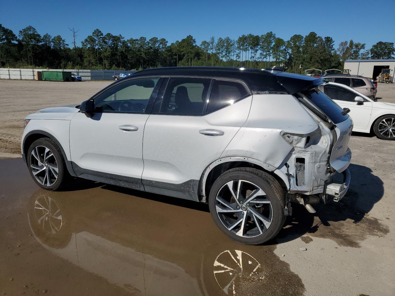 Автомобиль VOLVO XC40 T5 R-DESIGN 2022 | GrandCar Автомобиль VOLVO XC40 T5 R-DESIGN 2022 | GrandCar