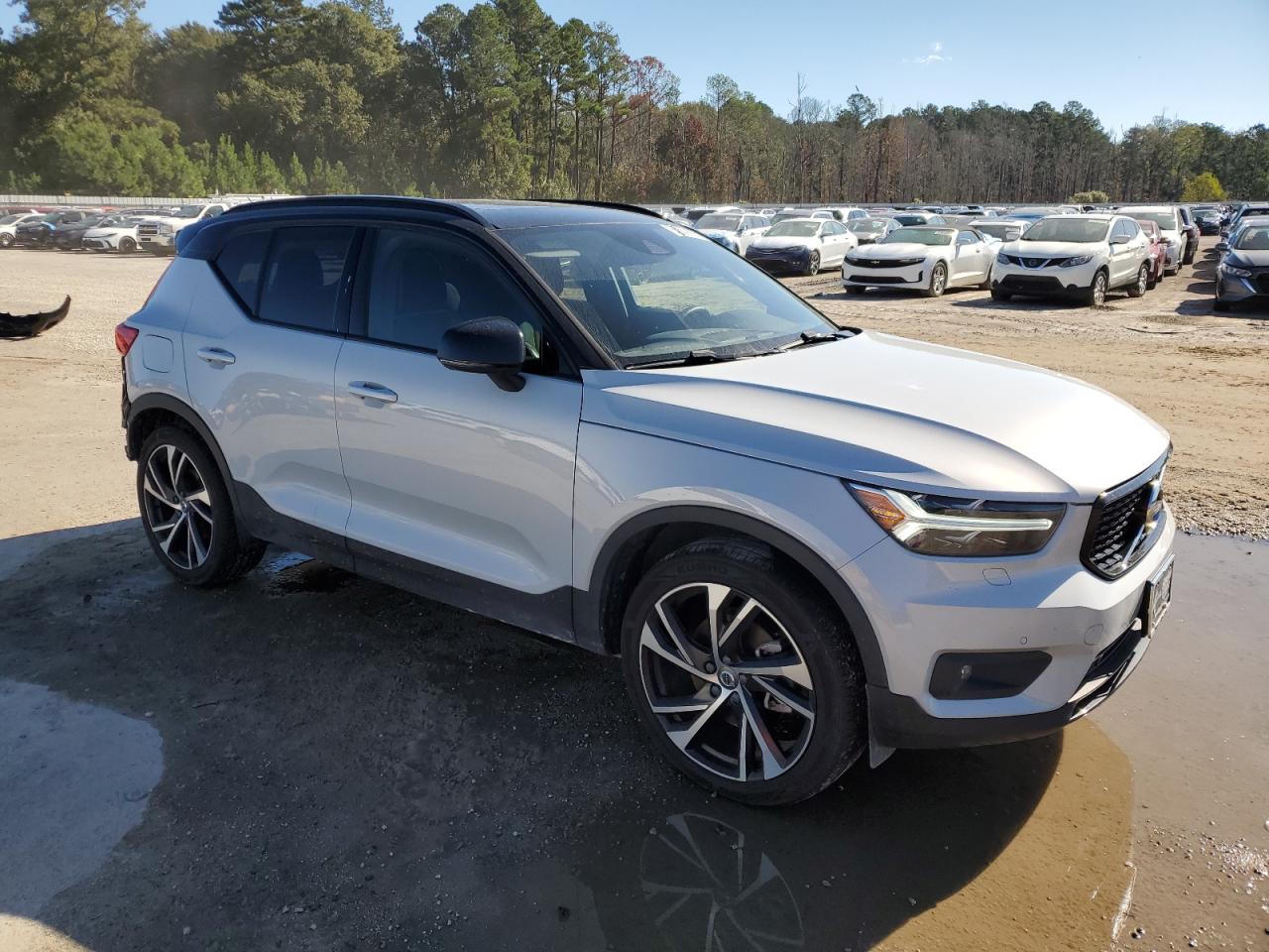 Автомобиль VOLVO XC40 T5 R-DESIGN 2022 | GrandCar Автомобиль VOLVO XC40 T5 R-DESIGN 2022 | GrandCar