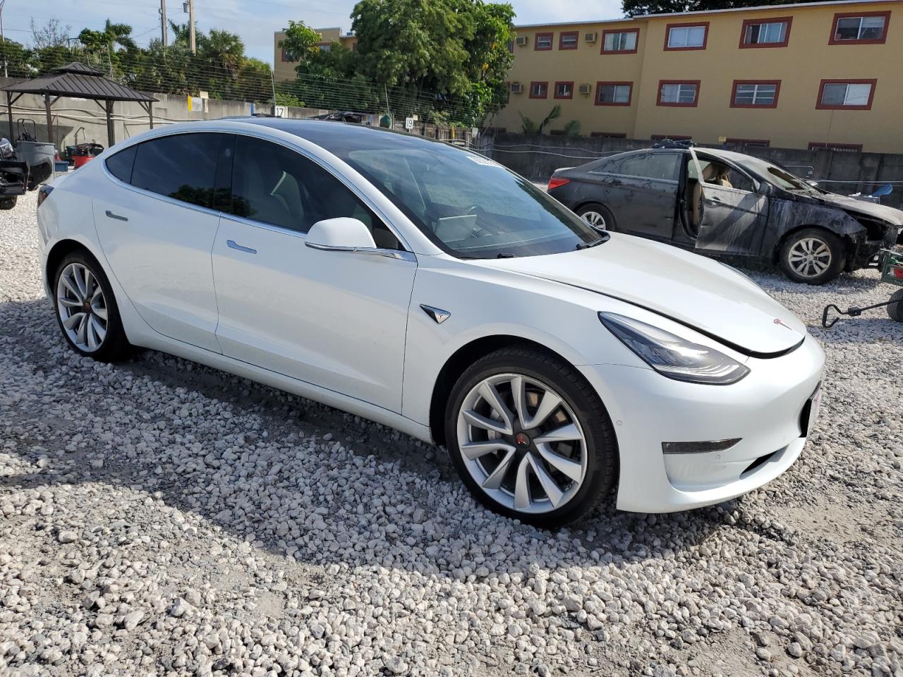 Автомобіль TESLA MODEL 3 2019 | GrandCar Автомобіль TESLA MODEL 3 2019 | GrandCar