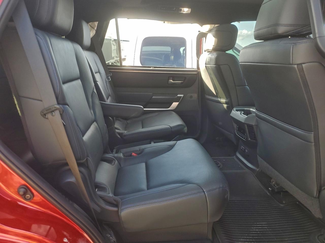 Автомобіль TOYOTA SEQUOIA SR5 2023 | GrandCar Автомобіль TOYOTA SEQUOIA SR5 2023 | GrandCar