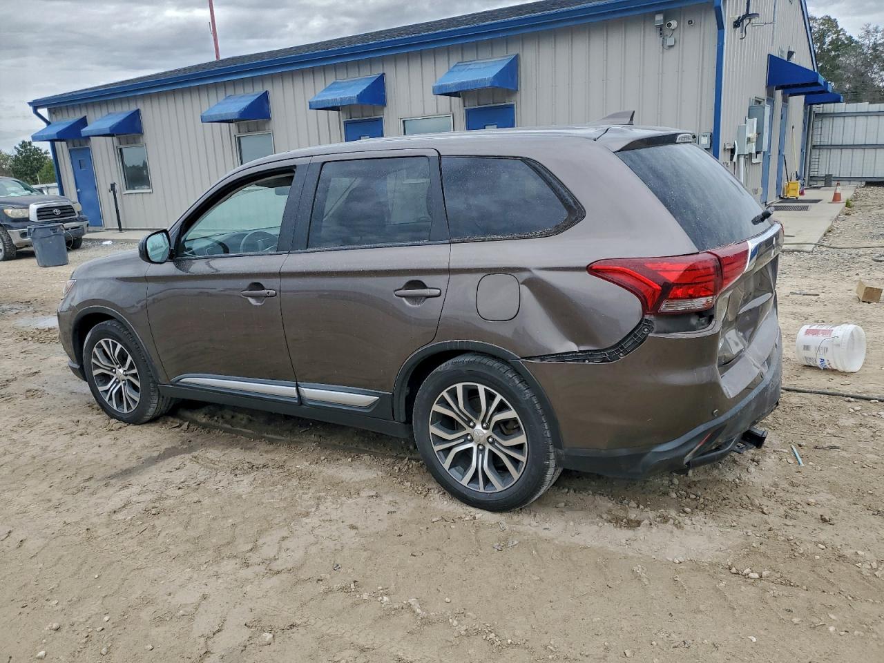Автомобіль MITSUBISHI OUTLANDER ES 2018 | GrandCar Автомобіль MITSUBISHI OUTLANDER ES 2018 | GrandCar