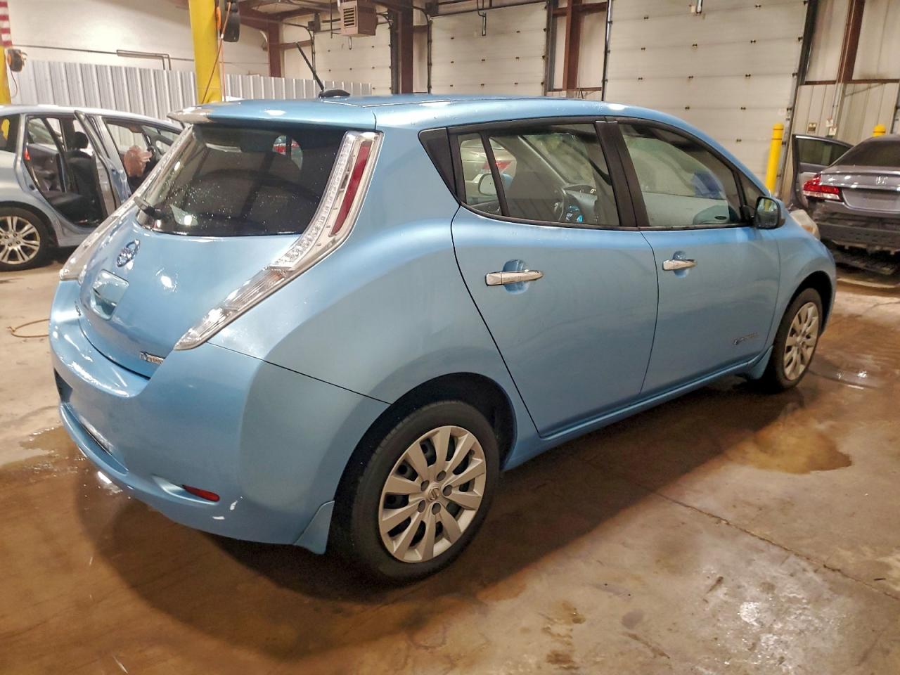Автомобиль NISSAN LEAF S 2015 | GrandCar Автомобиль NISSAN LEAF S 2015 | GrandCar