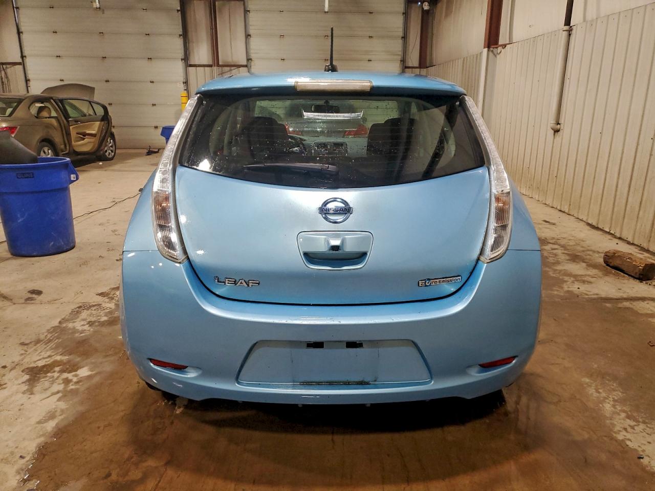 Автомобиль NISSAN LEAF S 2015 | GrandCar Автомобиль NISSAN LEAF S 2015 | GrandCar