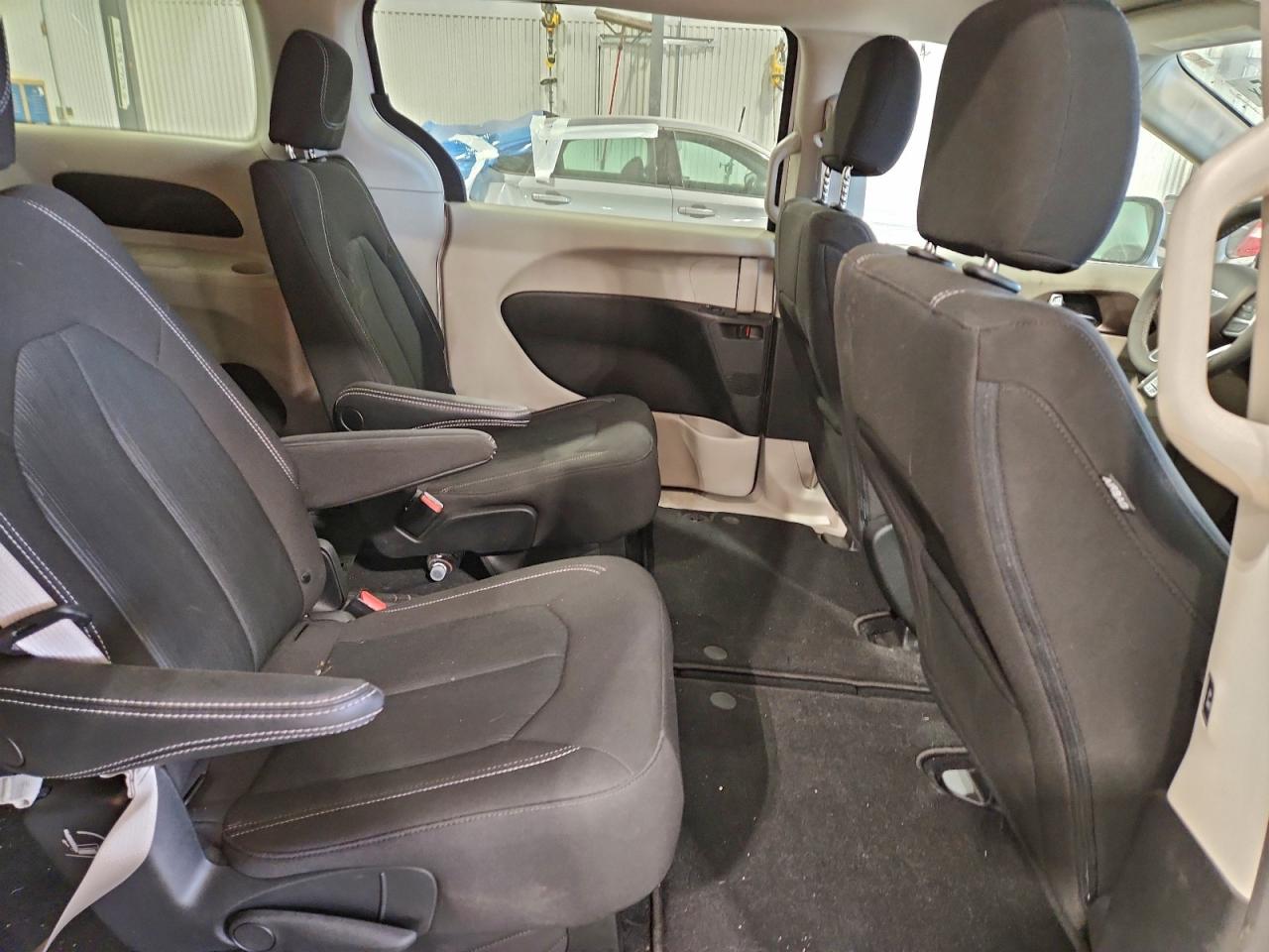 Автомобиль CHRYSLER VOYAGER LX 2023 | GrandCar Автомобиль CHRYSLER VOYAGER LX 2023 | GrandCar