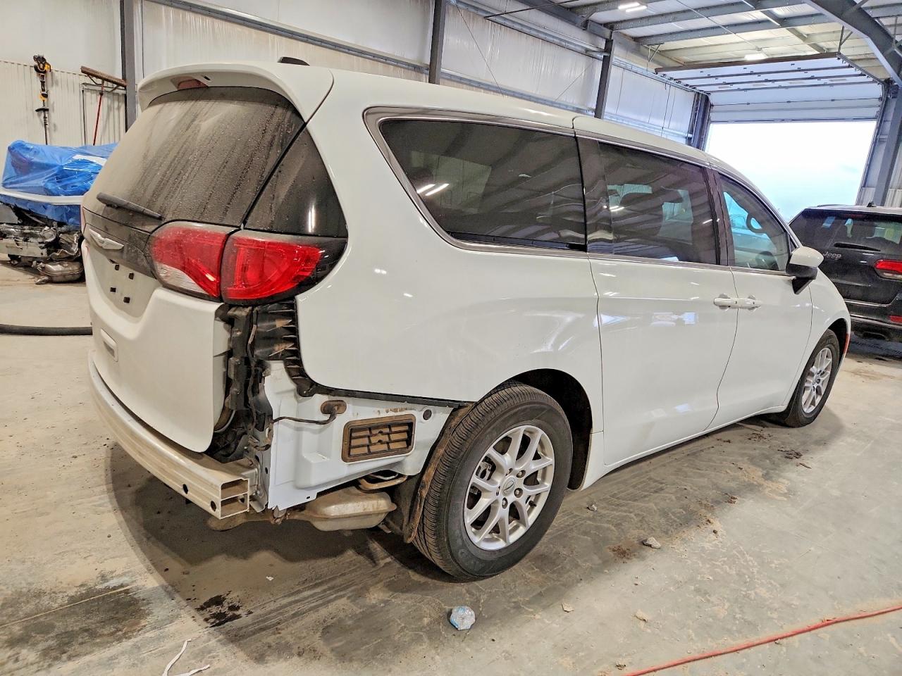 Автомобиль CHRYSLER VOYAGER LX 2023 | GrandCar Автомобиль CHRYSLER VOYAGER LX 2023 | GrandCar