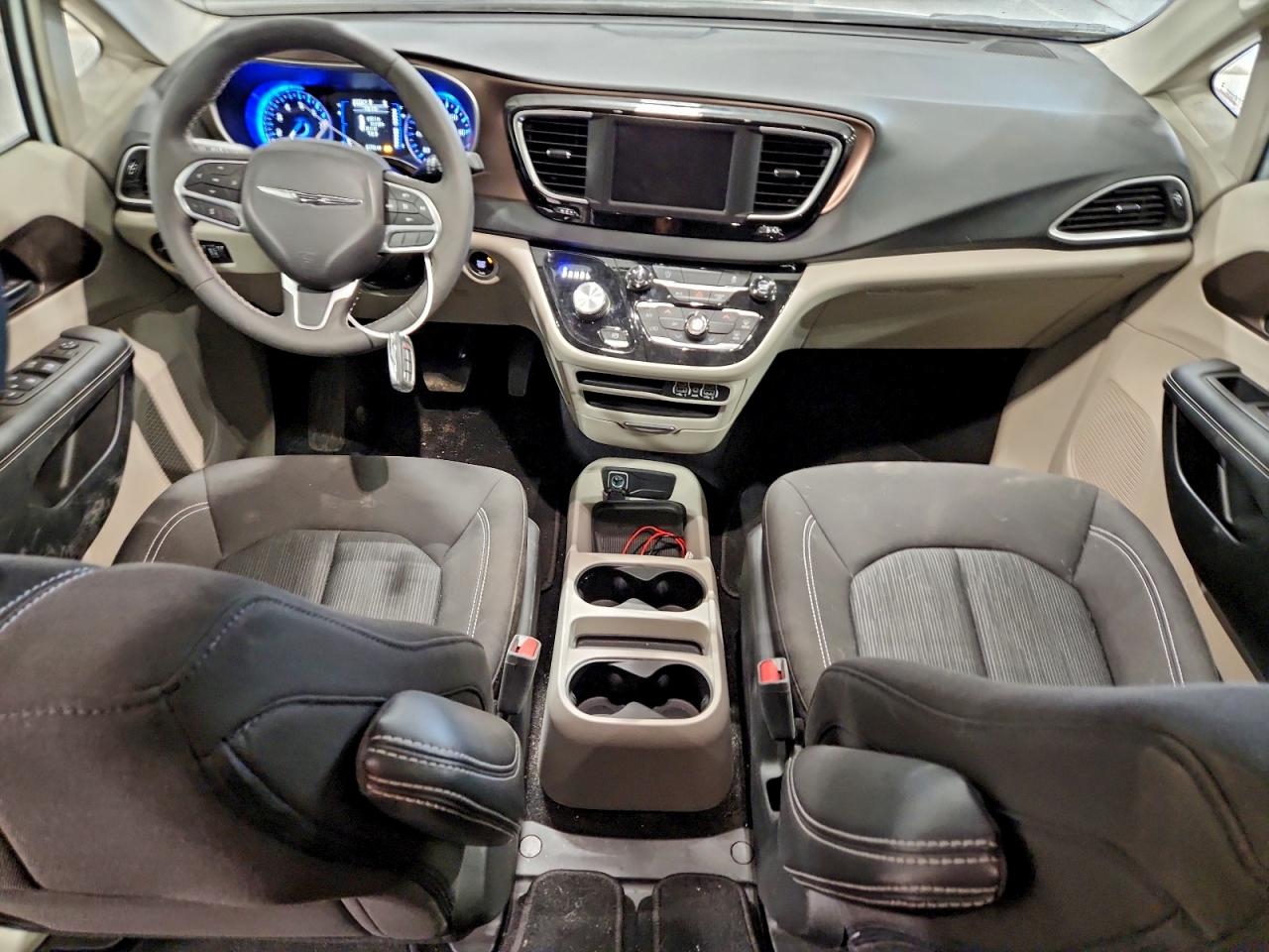 Автомобиль CHRYSLER VOYAGER LX 2023 | GrandCar Автомобиль CHRYSLER VOYAGER LX 2023 | GrandCar