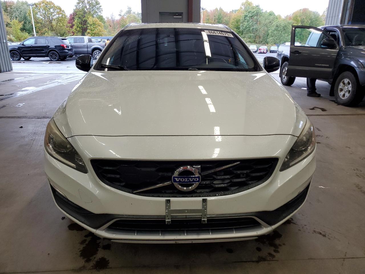 Автомобіль VOLVO V60 CROSS COUNTRY PREMIER 2016 | GrandCar Автомобіль VOLVO V60 CROSS COUNTRY PREMIER 2016 | GrandCar