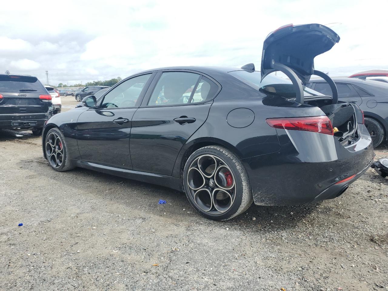 Автомобіль ALFA ROMEO GIULIA SUPER 2022 | GrandCar Автомобіль ALFA ROMEO GIULIA SUPER 2022 | GrandCar