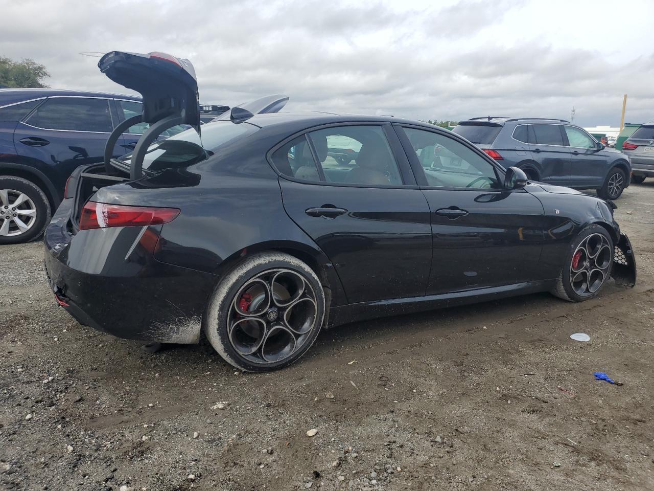 Автомобіль ALFA ROMEO GIULIA SUPER 2022 | GrandCar Автомобіль ALFA ROMEO GIULIA SUPER 2022 | GrandCar