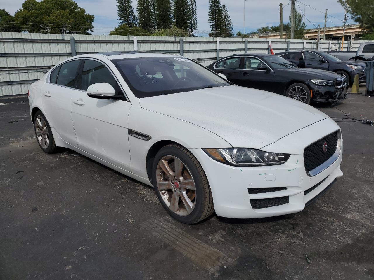 Автомобиль JAGUAR XE PRESTIGE 2017 | GrandCar Автомобиль JAGUAR XE PRESTIGE 2017 | GrandCar