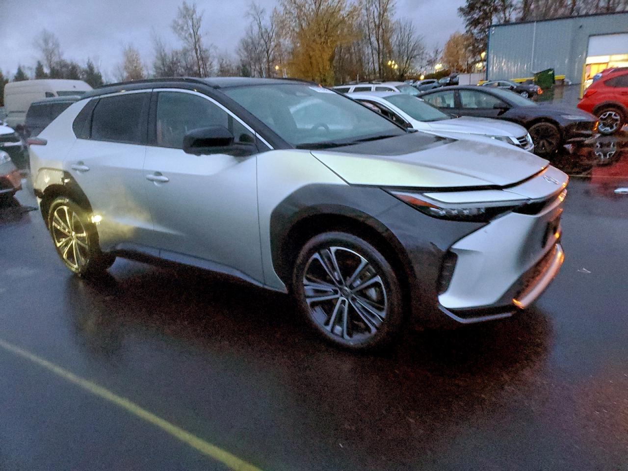 Автомобиль TOYOTA BZ4X XLE 2023 | GrandCar Автомобиль TOYOTA BZ4X XLE 2023 | GrandCar