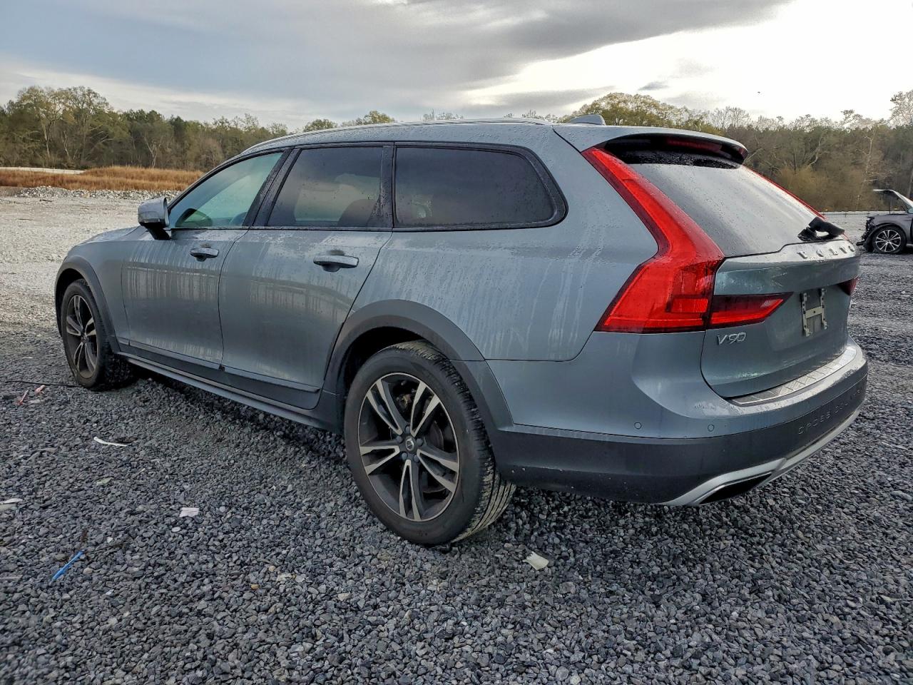Автомобіль VOLVO V90 CROSS COUNTRY T5 MOMENTUM 2018 | GrandCar Автомобіль VOLVO V90 CROSS COUNTRY T5 MOMENTUM 2018 | GrandCar