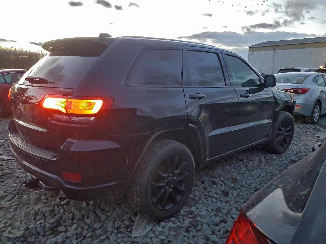 Автомобіль JEEP GRAND CHEROKEE LAREDO 2019 | GrandCar Автомобіль JEEP GRAND CHEROKEE LAREDO 2019 | GrandCar
