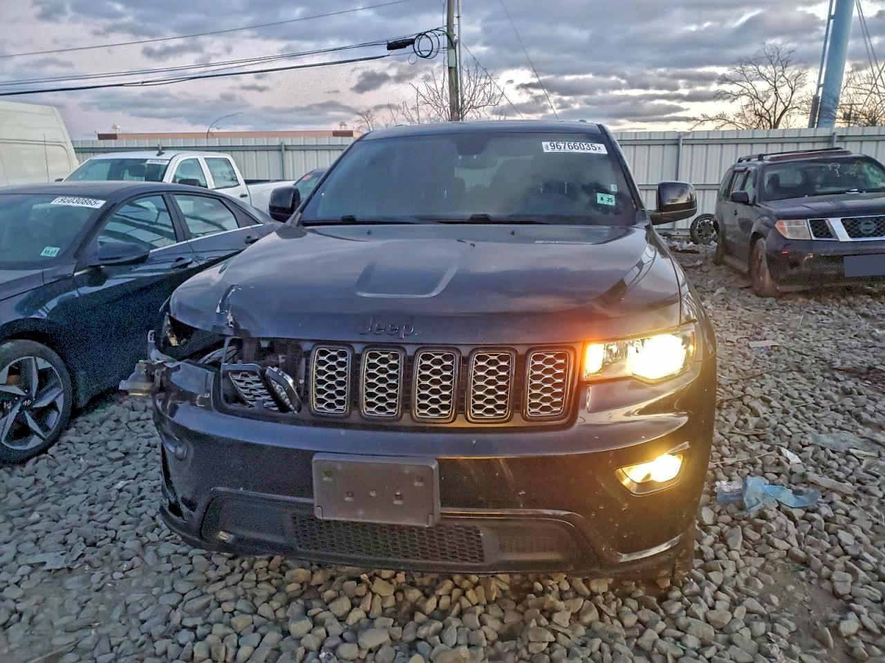 Автомобіль JEEP GRAND CHEROKEE LAREDO 2019 | GrandCar Автомобіль JEEP GRAND CHEROKEE LAREDO 2019 | GrandCar