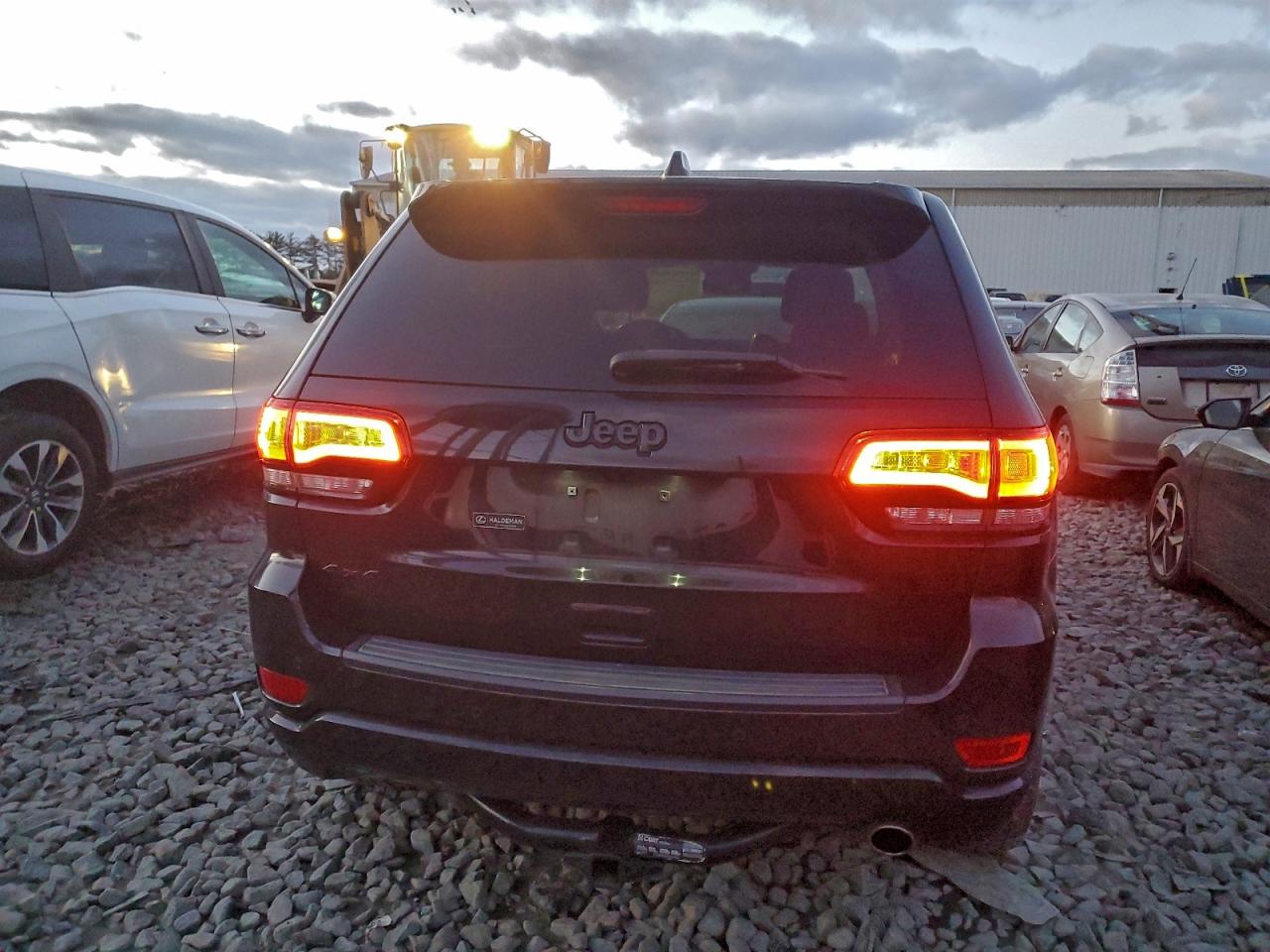 Автомобіль JEEP GRAND CHEROKEE LAREDO 2019 | GrandCar Автомобіль JEEP GRAND CHEROKEE LAREDO 2019 | GrandCar