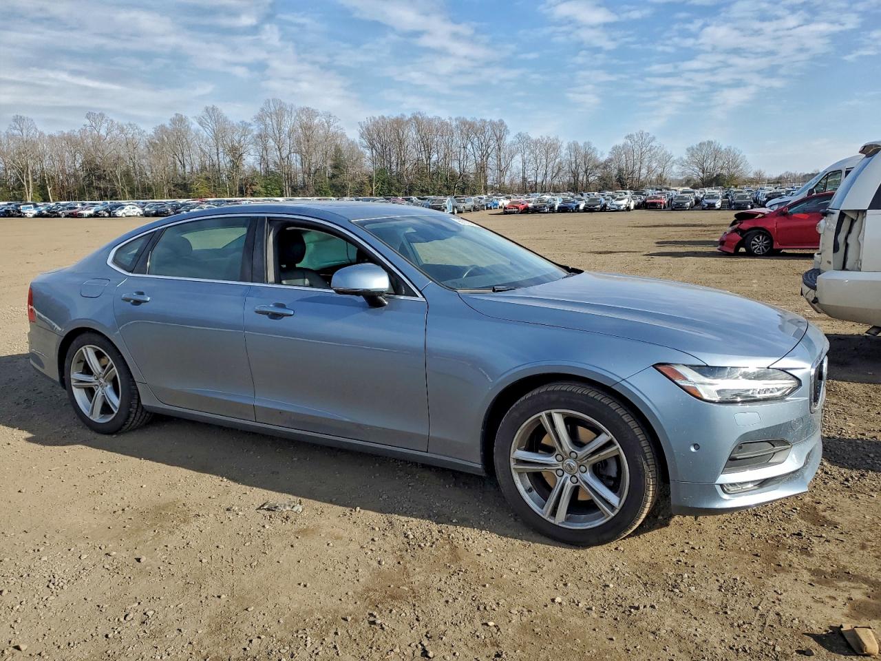 Автомобиль VOLVO S90 T5 MOMENTUM 2018 | GrandCar Автомобиль VOLVO S90 T5 MOMENTUM 2018 | GrandCar