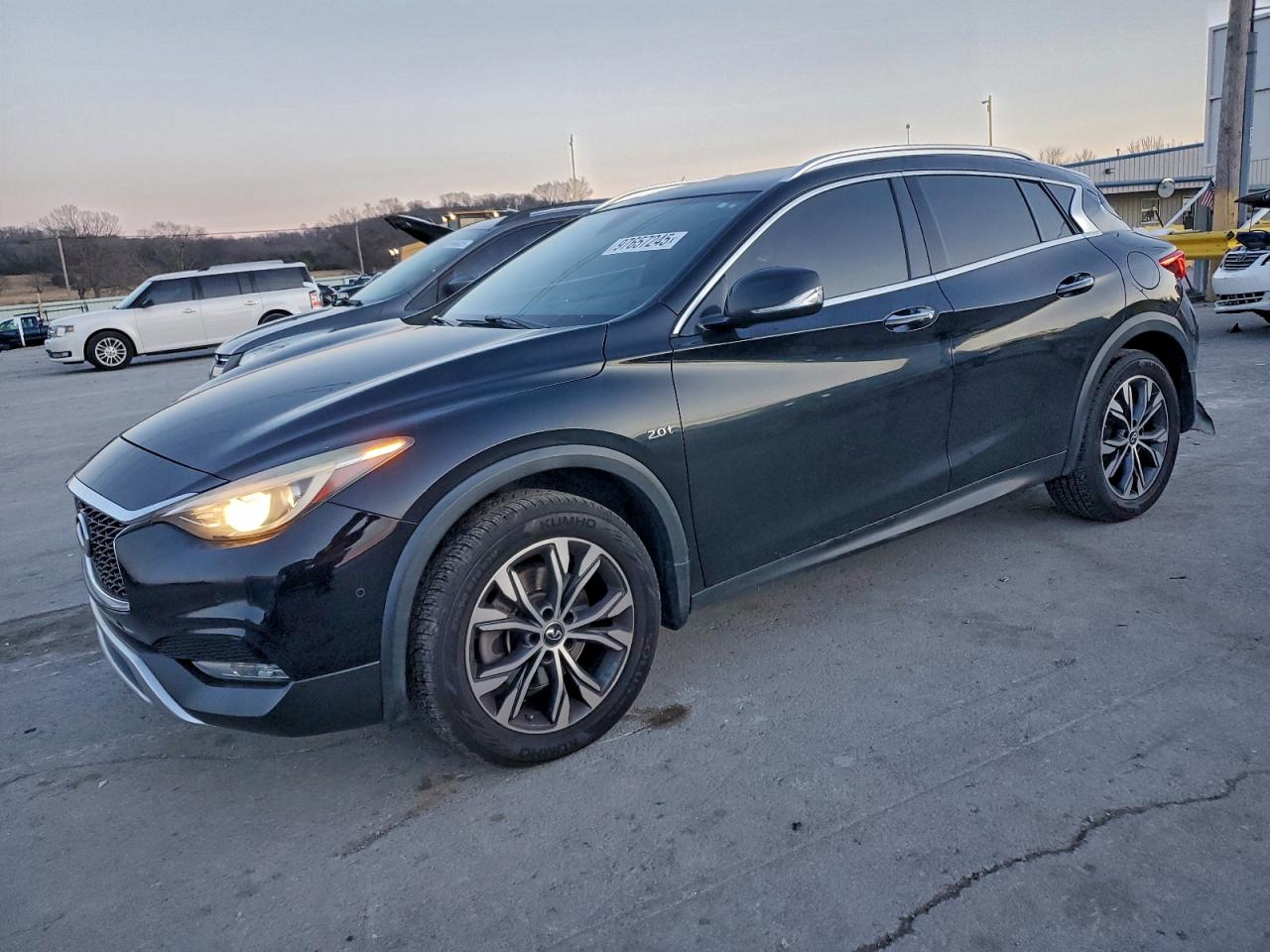 Автомобиль INFINITI QX30 BASE 2017 | GrandCar