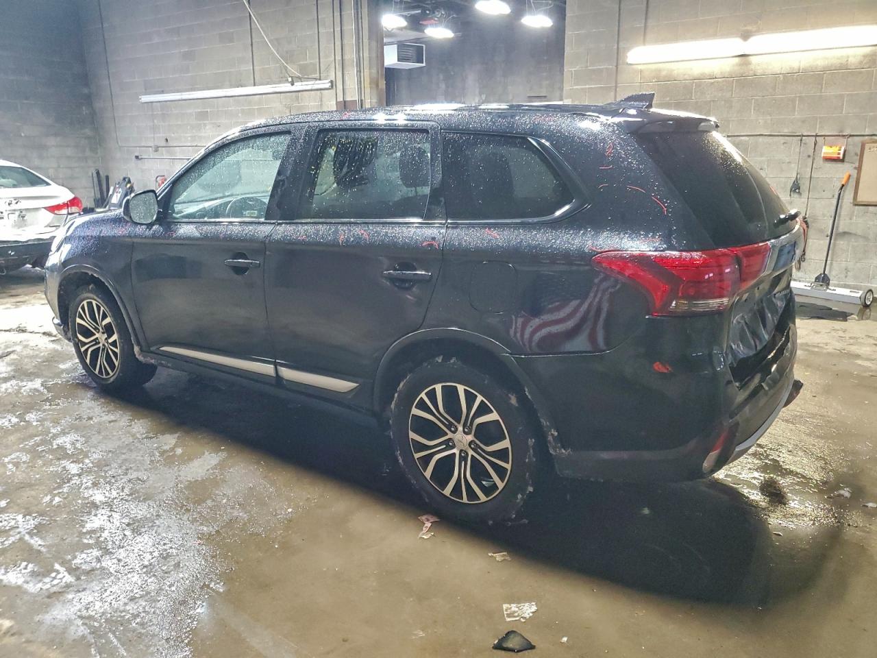 Автомобіль MITSUBISHI OUTLANDER SE 2018 | GrandCar Автомобіль MITSUBISHI OUTLANDER SE 2018 | GrandCar