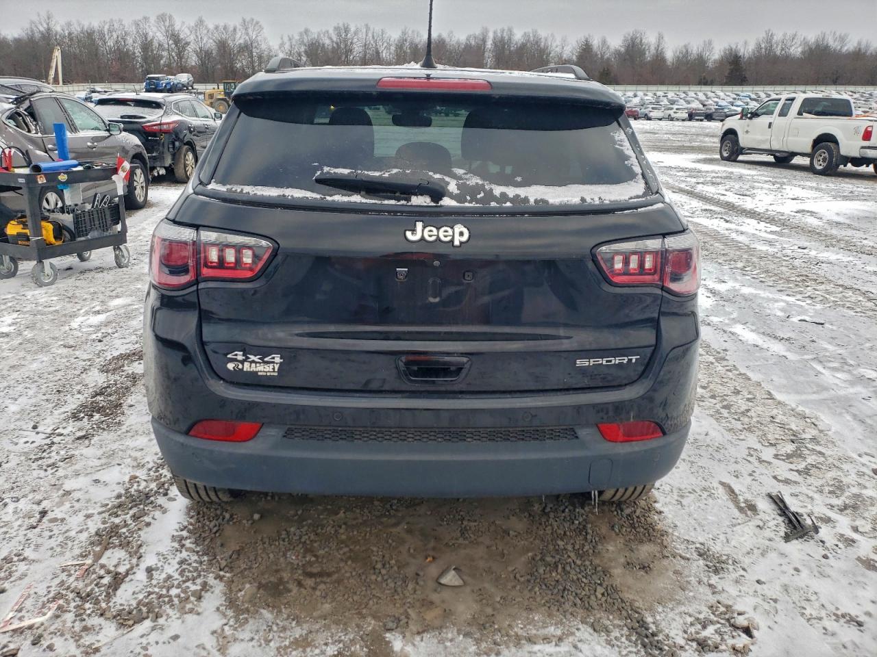 Автомобіль JEEP COMPASS SPORT 2018 | GrandCar Автомобіль JEEP COMPASS SPORT 2018 | GrandCar