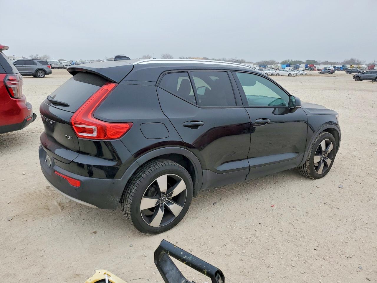 Автомобиль VOLVO XC40 T5 MOMENTUM 2019 | GrandCar Автомобиль VOLVO XC40 T5 MOMENTUM 2019 | GrandCar