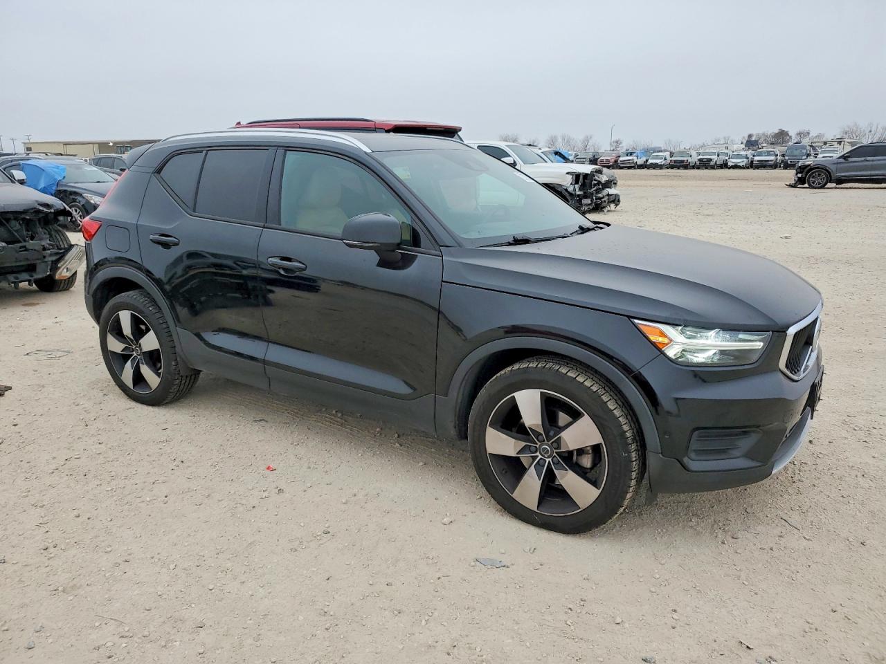 Автомобиль VOLVO XC40 T5 MOMENTUM 2019 | GrandCar Автомобиль VOLVO XC40 T5 MOMENTUM 2019 | GrandCar