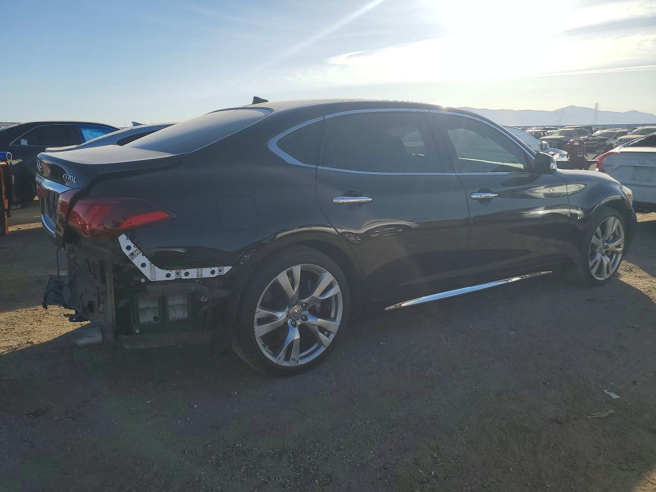 Автомобиль INFINITI Q70L 3.7 2016 | GrandCar Автомобиль INFINITI Q70L 3.7 2016 | GrandCar