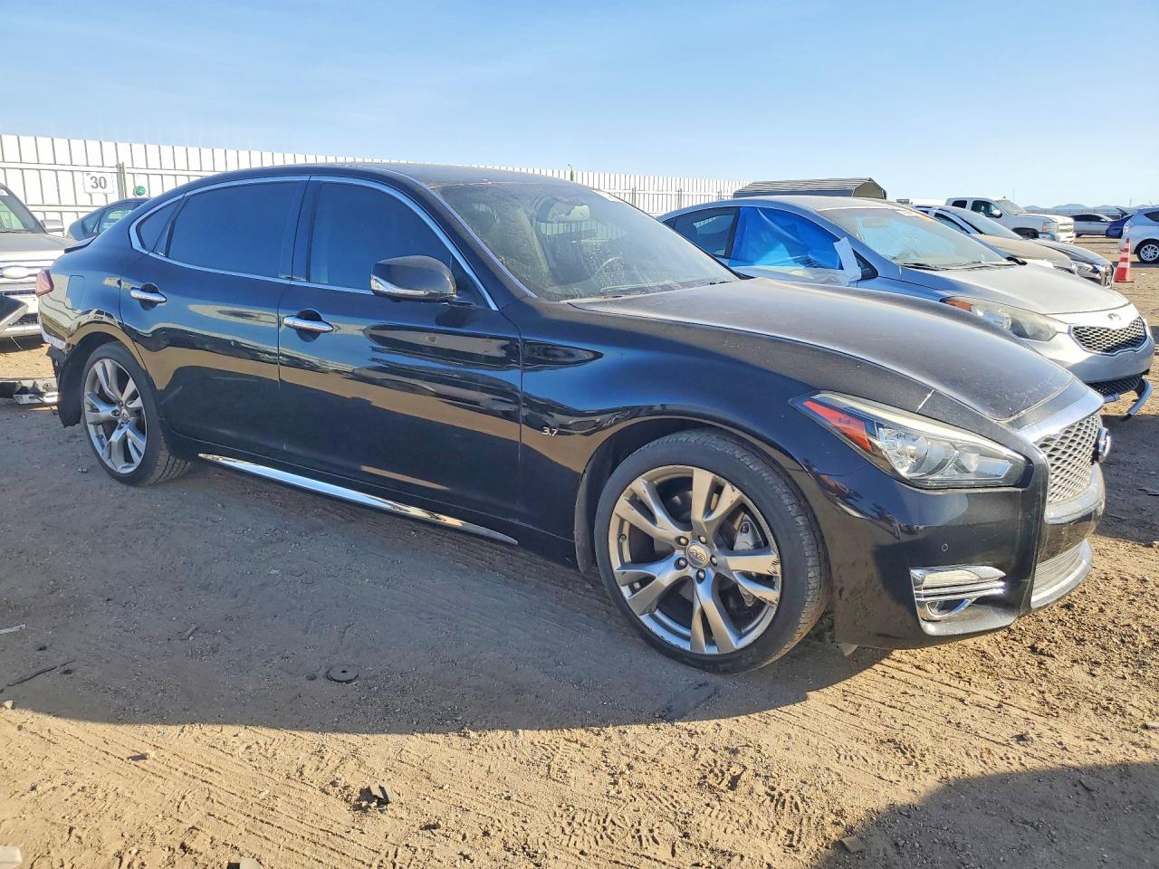 Автомобиль INFINITI Q70L 3.7 2016 | GrandCar Автомобиль INFINITI Q70L 3.7 2016 | GrandCar