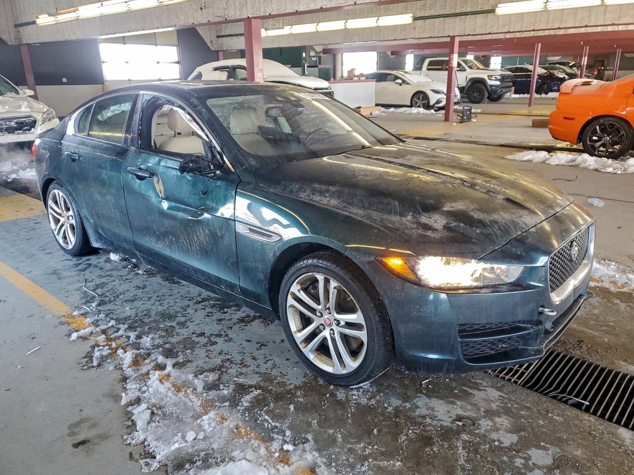 Автомобіль JAGUAR XE PREMIUM 2017 | GrandCar Автомобіль JAGUAR XE PREMIUM 2017 | GrandCar