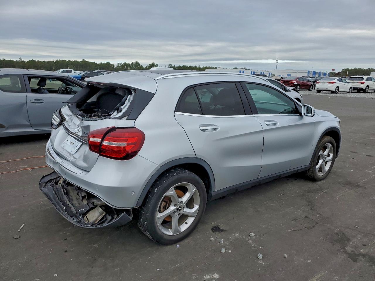 Автомобиль MERCEDES-BENZ GLA 250 4MATIC 2020 | GrandCar Автомобиль MERCEDES-BENZ GLA 250 4MATIC 2020 | GrandCar