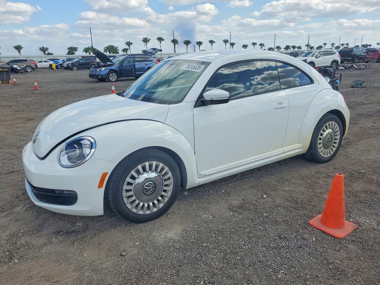 Автомобиль VOLKSWAGEN BEETLE SE 2016 | GrandCar