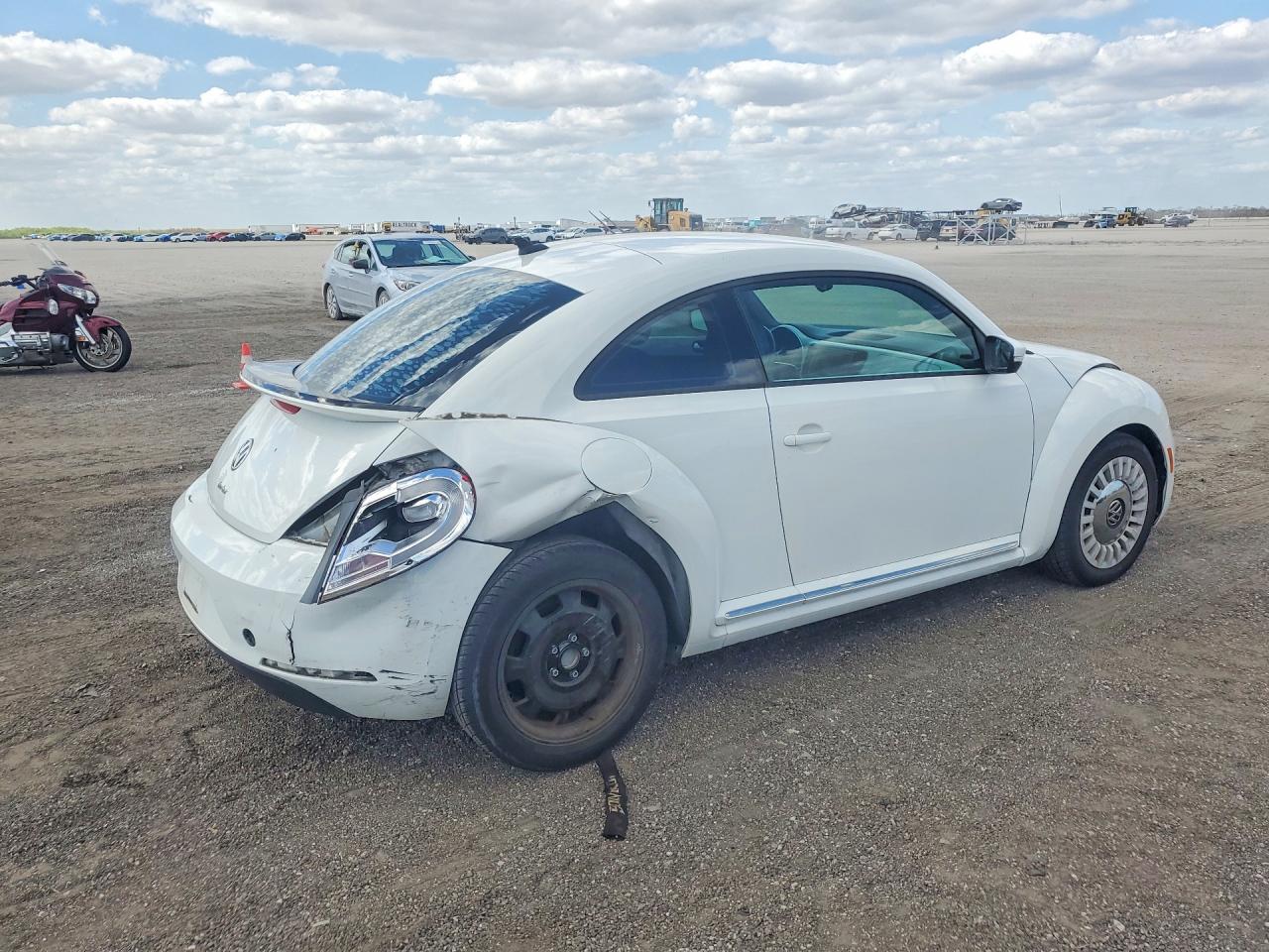 Автомобиль VOLKSWAGEN BEETLE SE 2016 | GrandCar Автомобиль VOLKSWAGEN BEETLE SE 2016 | GrandCar