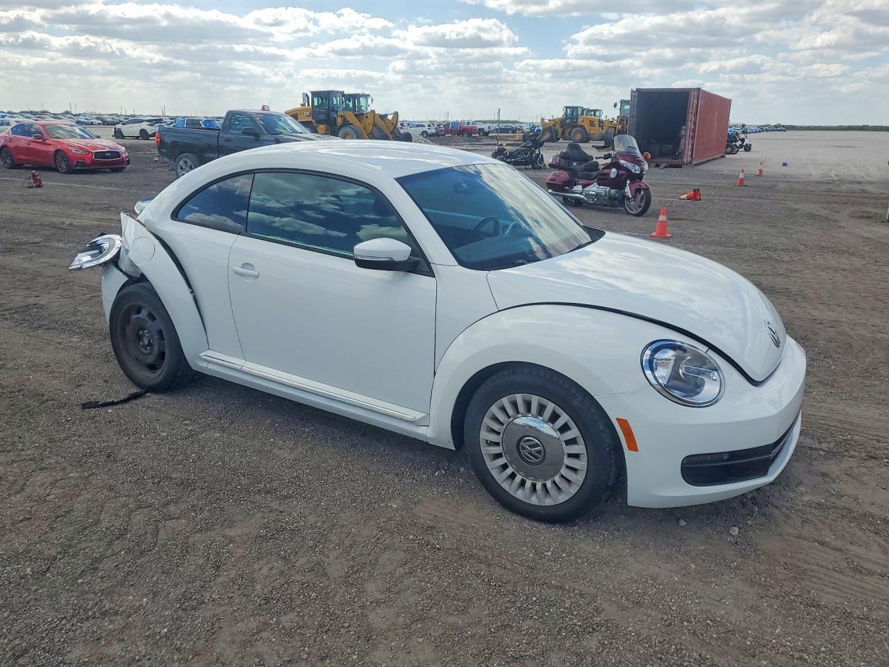 Автомобиль VOLKSWAGEN BEETLE SE 2016 | GrandCar Автомобиль VOLKSWAGEN BEETLE SE 2016 | GrandCar